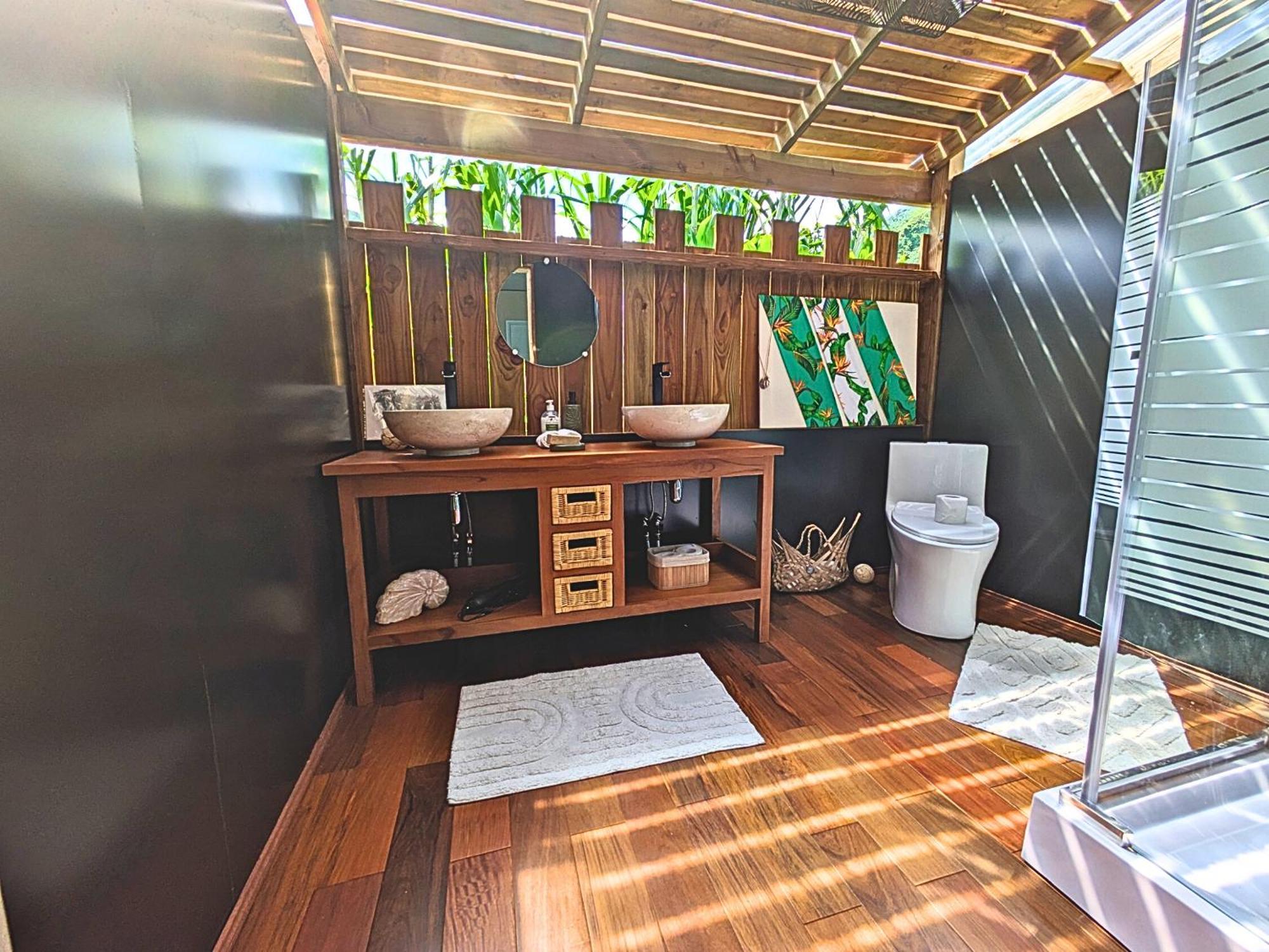 Natura Om Teahupoo Surf Lodge Toanoano Kültér fotó